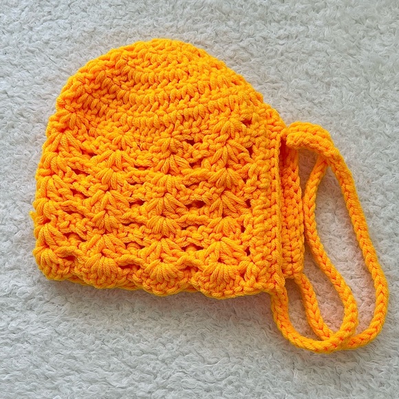 Baby bonnets - Picture 1 of 3